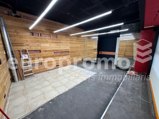 Local comercial de 46m2 situat a la zona de la Devesa amb sortida de fums!